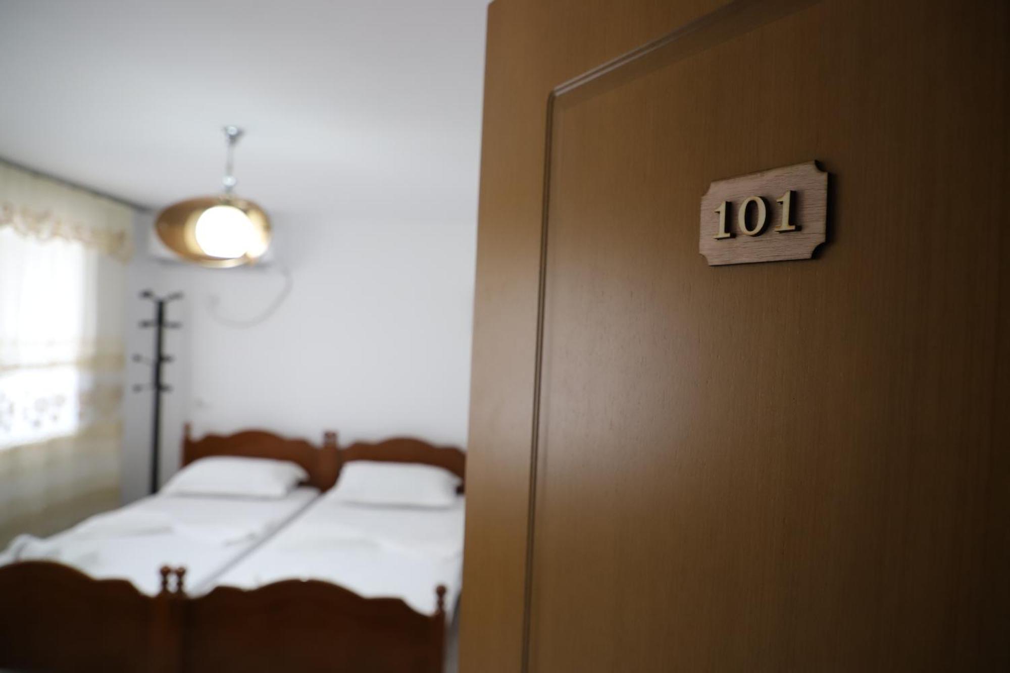 Guest House Lion Berat Exteriér fotografie