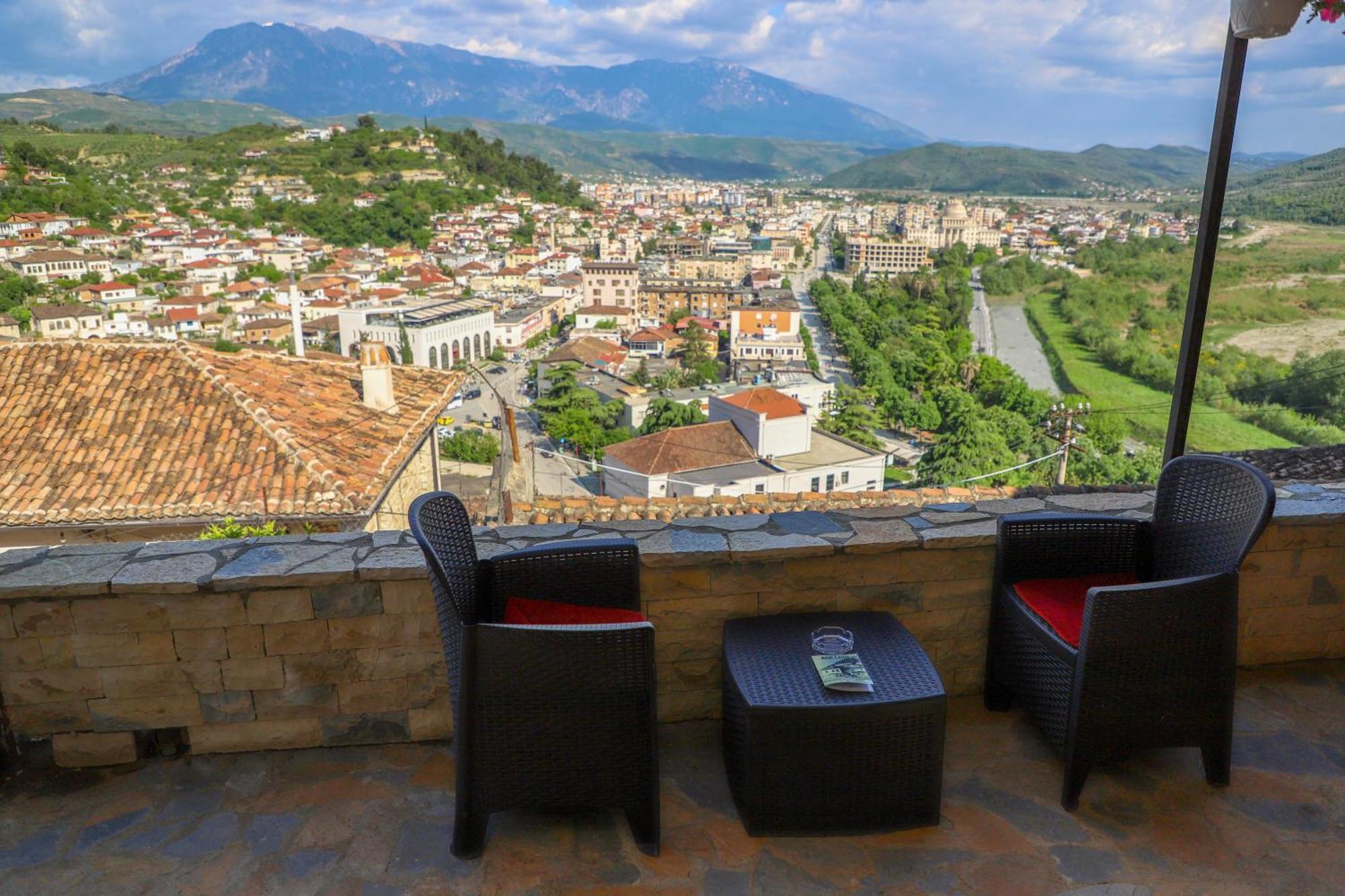 Guest House Lion Berat Exteriér fotografie